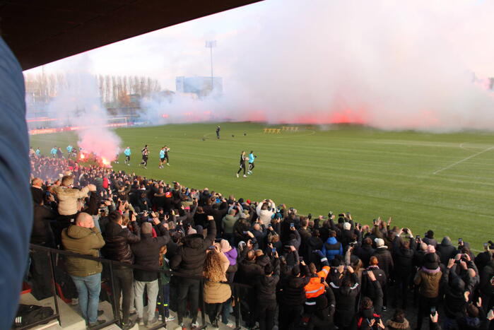 Honderden supporters bij training klassieker