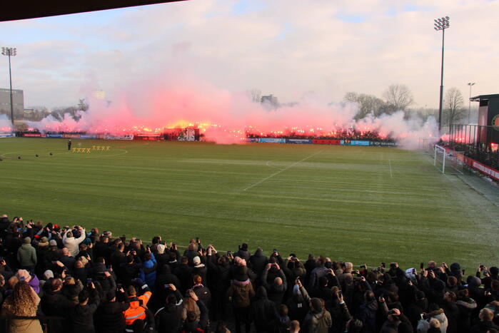 Honderden supporters bij training klassieker