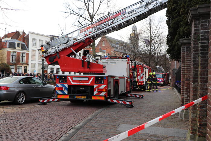 Brand op dak van bibliotheek