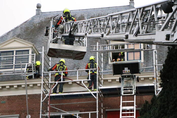 Brand op dak van bibliotheek