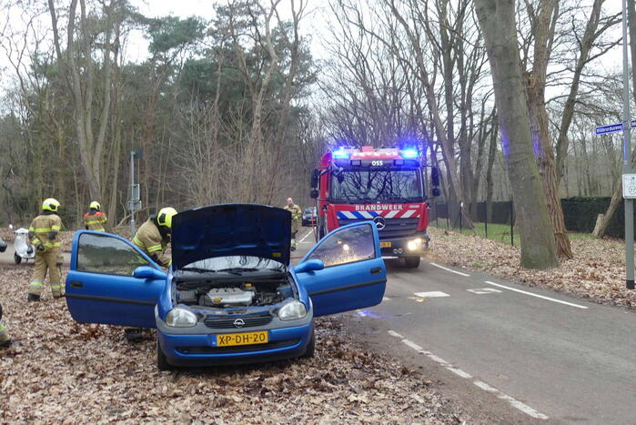 Interieur van auto vliegt in brand