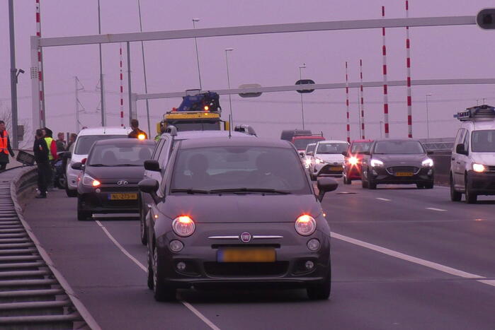 Flinke schade bij botsing op snelweg