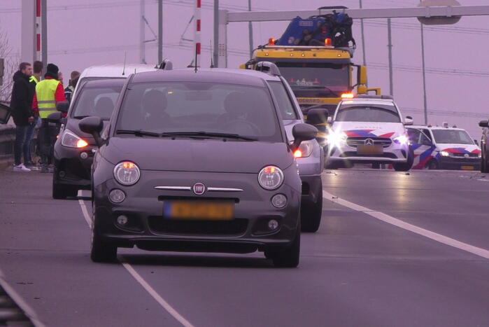 Flinke schade bij botsing op snelweg