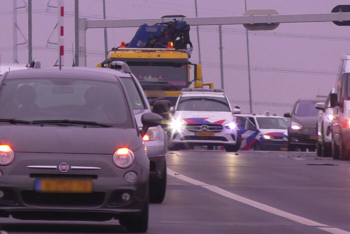Flinke schade bij botsing op snelweg