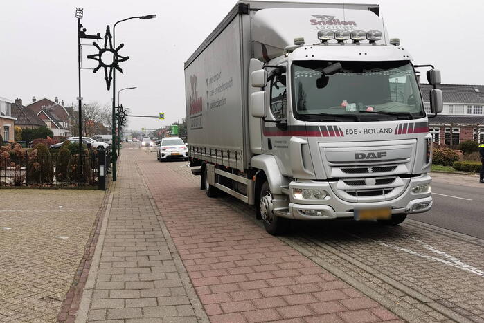 Fietser raakt gewond door ongeluk met vrachtwagen