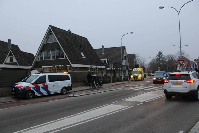 Fietser gewond bij aanrijding bij rotonde