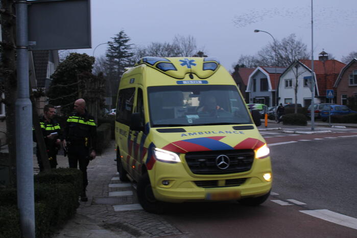 Fietser gewond bij aanrijding bij rotonde