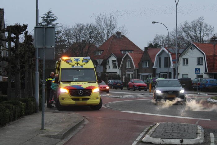 Fietser gewond bij aanrijding bij rotonde