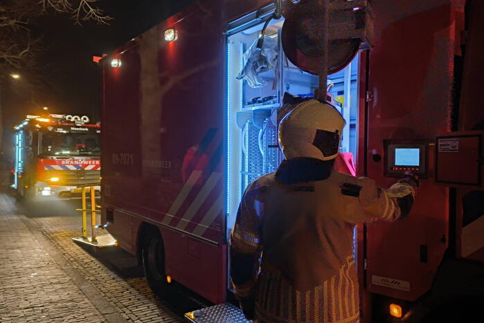 Grote inzet brandweer wegens zinkende woonboot