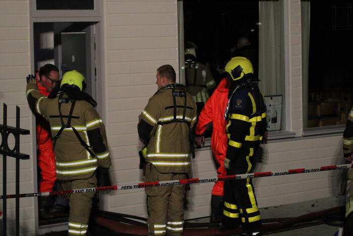 Grote inzet brandweer wegens zinkende woonboot