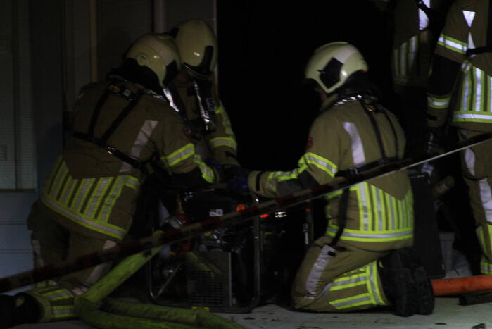 Grote inzet brandweer wegens zinkende woonboot