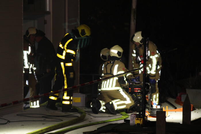 Grote inzet brandweer wegens zinkende woonboot