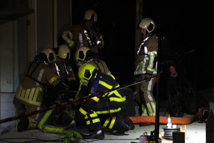 Grote inzet brandweer wegens zinkende woonboot