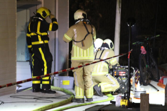 Grote inzet brandweer wegens zinkende woonboot