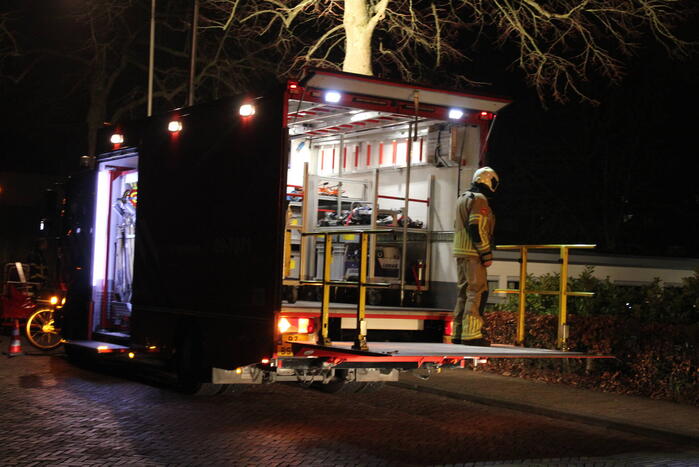 Grote inzet brandweer wegens zinkende woonboot