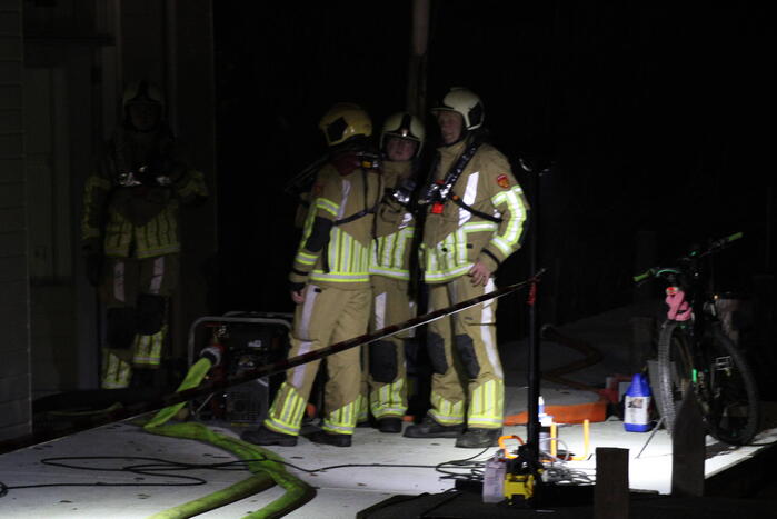 Grote inzet brandweer wegens zinkende woonboot
