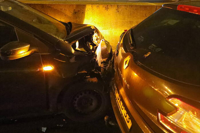 Drie auto's op elkaar gebotst