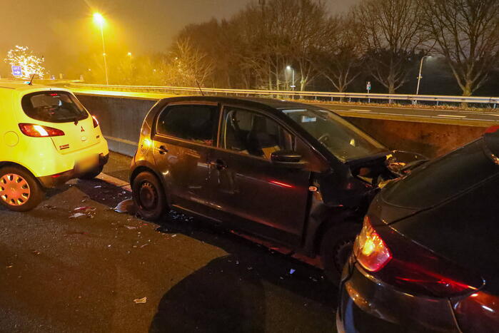 Drie auto's op elkaar gebotst