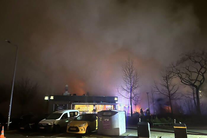 Enorme rookontwikkeling bij uitslaande brand