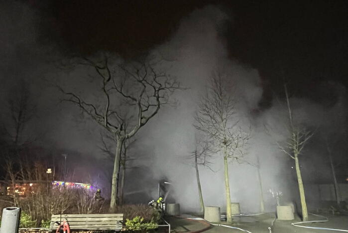 Enorme rookontwikkeling bij uitslaande brand