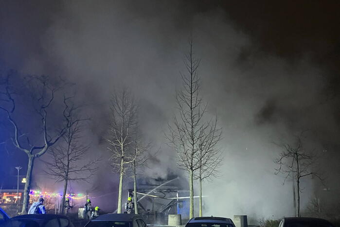 Enorme rookontwikkeling bij uitslaande brand