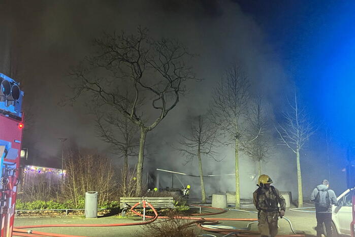 Enorme rookontwikkeling bij uitslaande brand