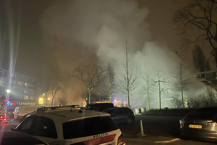 Enorme rookontwikkeling bij uitslaande brand