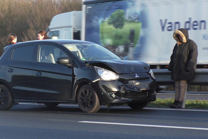 Rijstrook afgesloten na kop-staart botsing