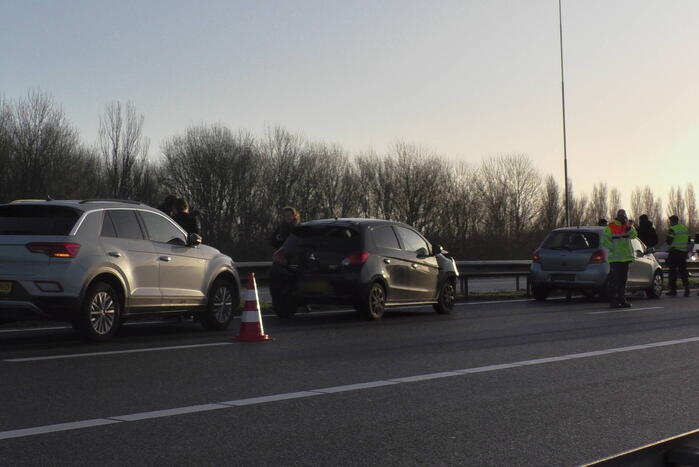 Rijstrook afgesloten na kop-staart botsing