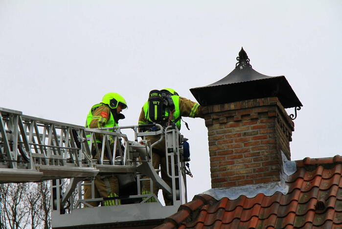Schoorsteenbrand snel onder controle