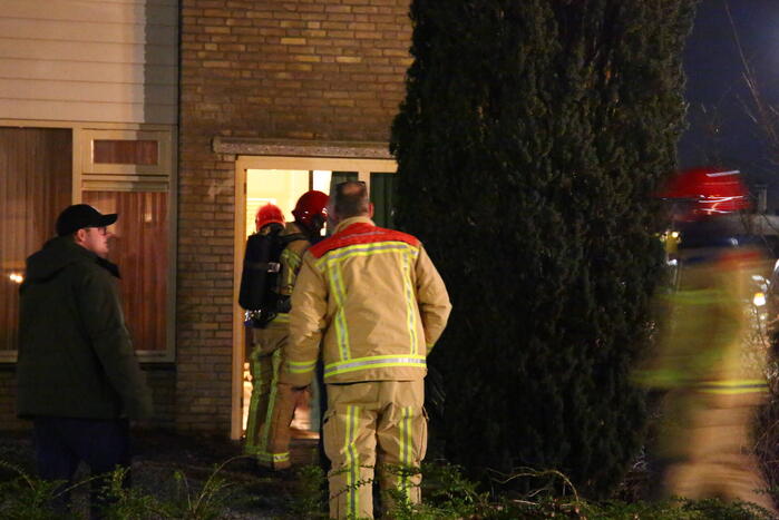 Pan vat vlam, bewoner gewond