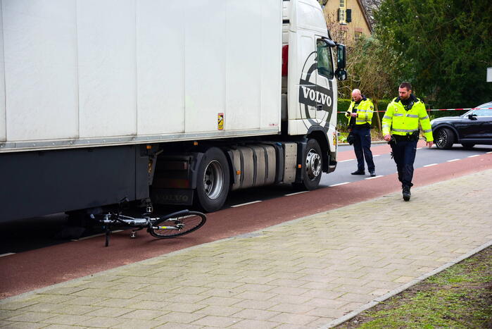 Fietser overleden bij ongeval met vrachtwagen