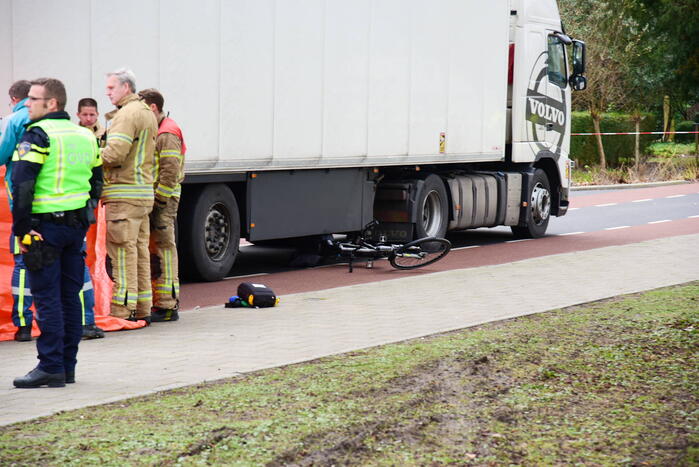 Fietser overleden bij ongeval met vrachtwagen