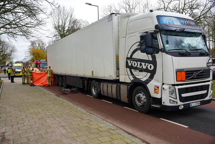 Fietser overleden bij ongeval met vrachtwagen