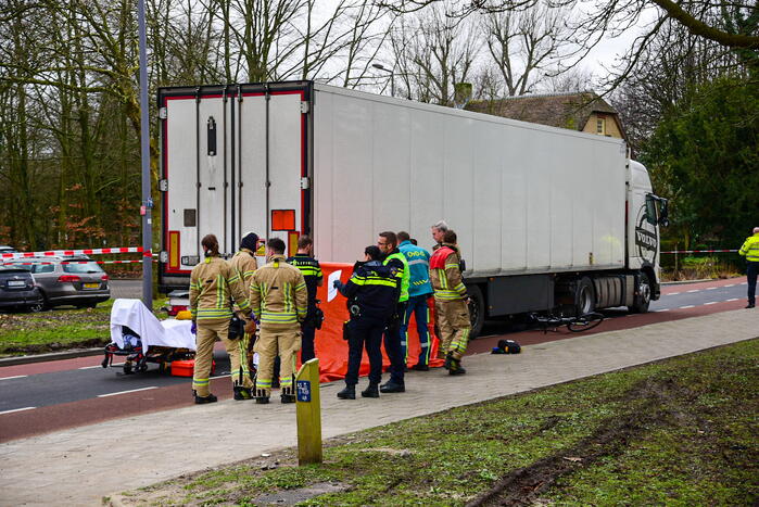 Fietser overleden bij ongeval met vrachtwagen