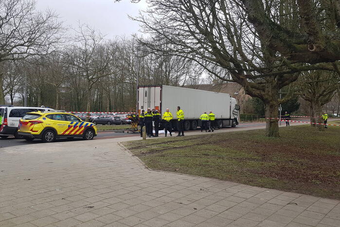 Fietser overleden bij ongeval met vrachtwagen