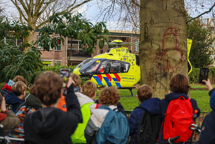 Traumahelikopter landt bij Koningin Emmaschool