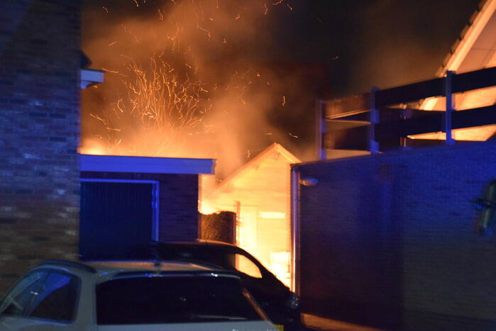 Hevige brand in tuin