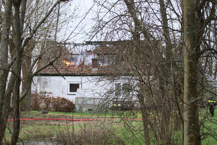 Kinderverblijf uit voorzorg ontruimd door grote brand