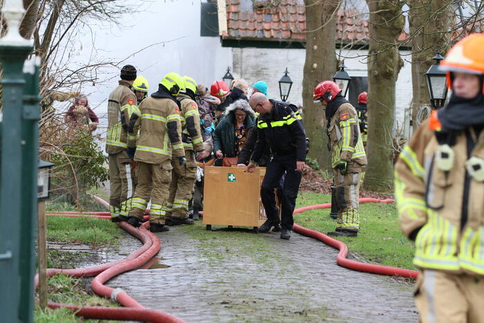 Kinderverblijf uit voorzorg ontruimd door grote brand