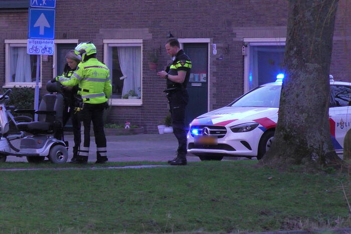 Persoon met scootmobiel te water