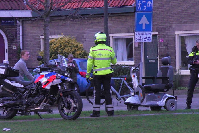 Persoon met scootmobiel te water