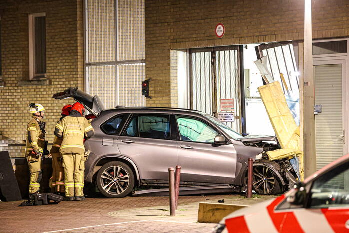 Automobilist ramt pui parkeergarage na achtervolging