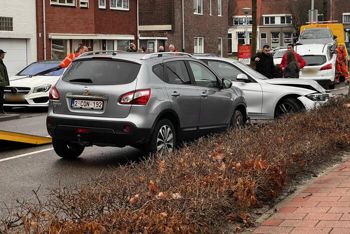 Vier auto's beschadigd bij ongeval