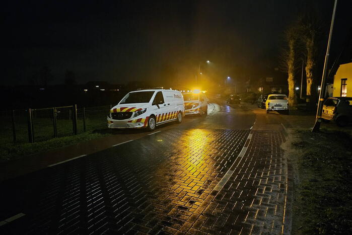 Daders diefstal van rails komen vast te zitten op spoor, trein ramt aanhanger