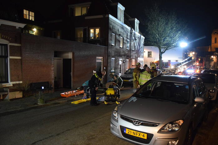 Ambulancemedewerkers ontdekken woningbrand