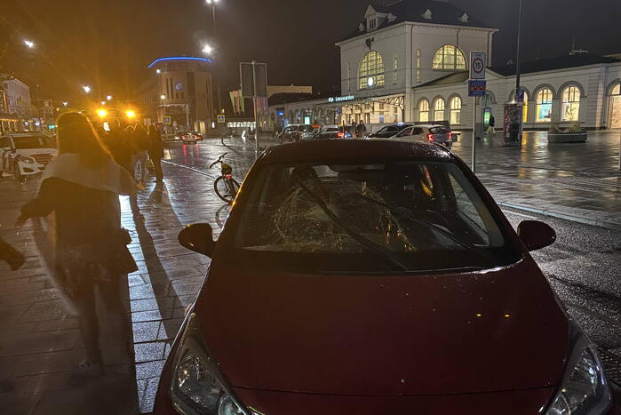 Schade na ongeval tussen auto en maaltijdbezorger