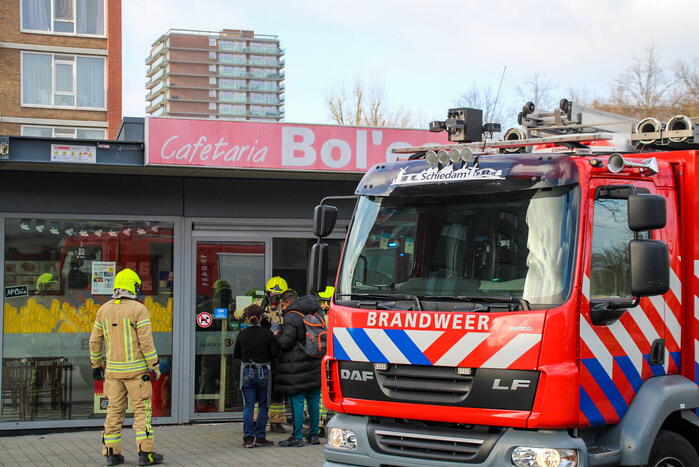 Keukenbrand in cafetaria snel onder controle