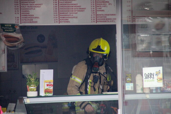 Keukenbrand in cafetaria snel onder controle