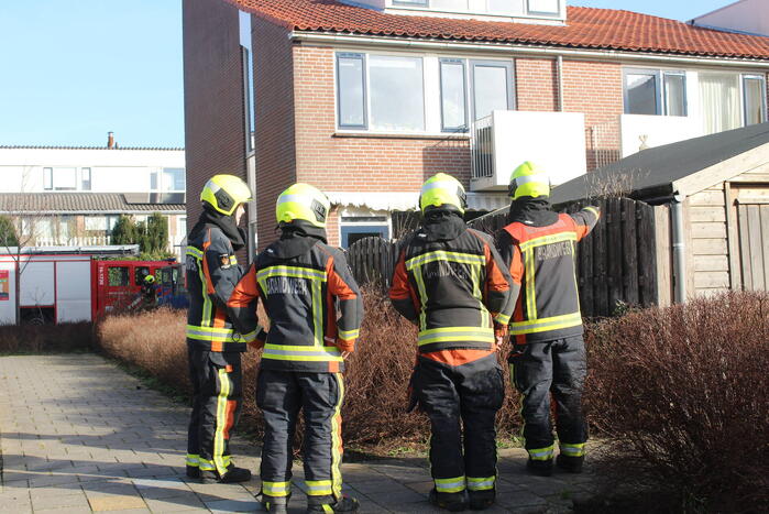 Losgeraakte schoorsteenpijp zorgt voor schade